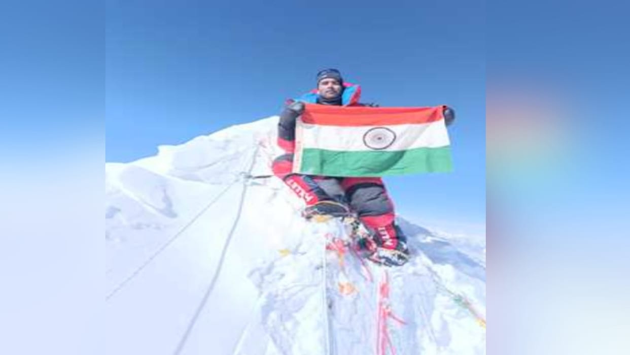 Achievement: Sanjay Kumar hoisted the tricolor on the 8,485 meter high Mount Makalu peak
