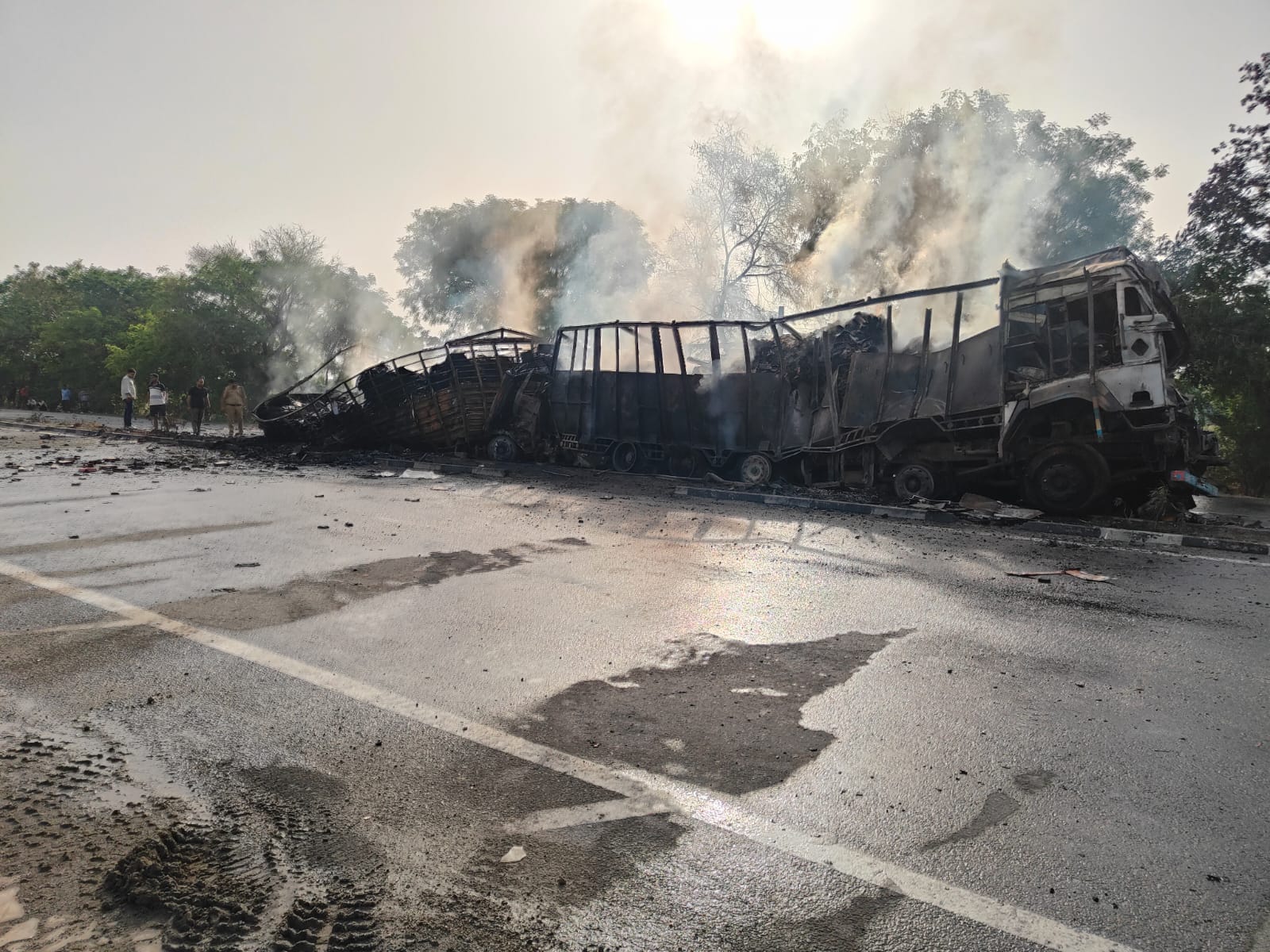 Massive fire broke out after collision between container and truck on highway CNG cylinder exploded driver bur
