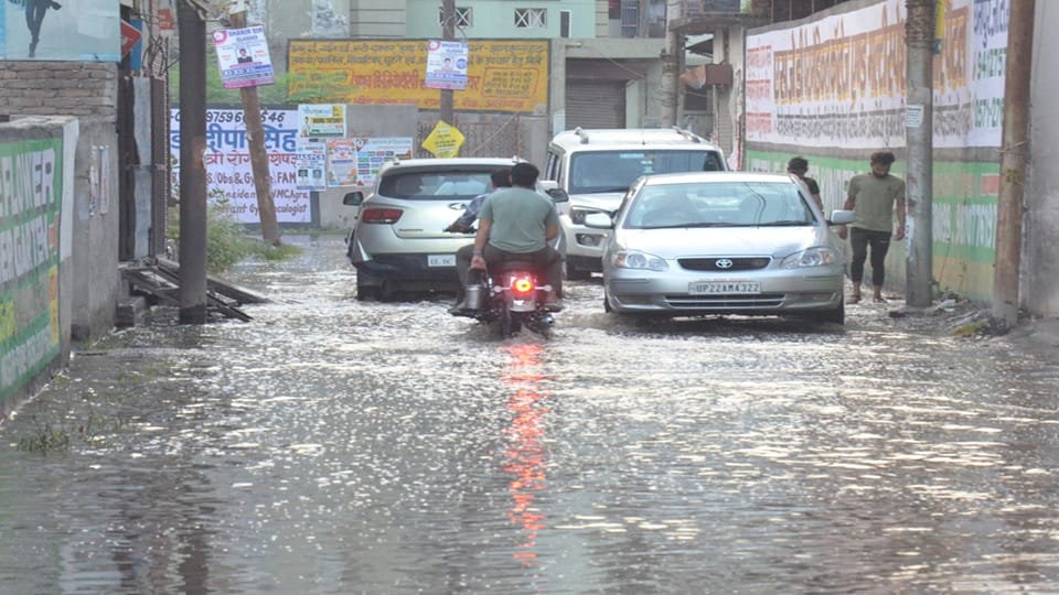 Water entered the colonies due to the dam in Jaffri drain