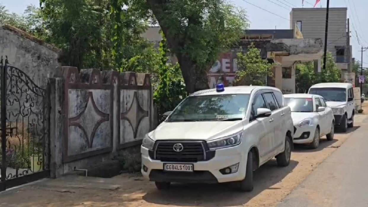 EOW raids in Mahasamund regarding liquor scam case