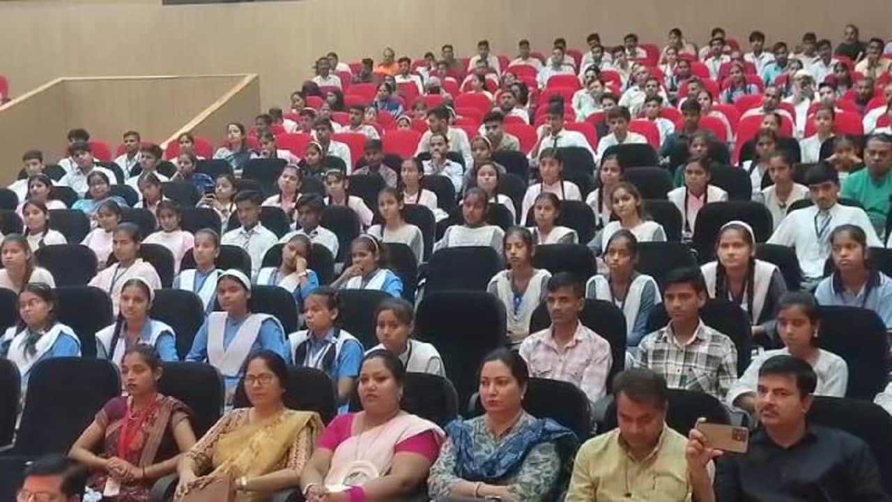 Amar Ujala Bhavishya Jyoti Samman Meritorious students of UP Board were honored in Bareilly