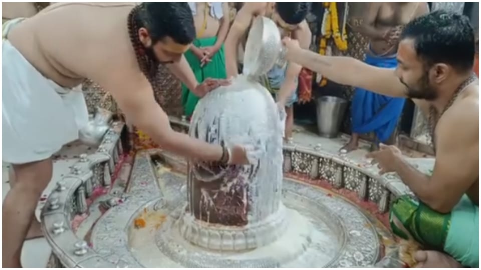 Ujjain News: Baba Mahakal's third eye opened during his bhasm aarti
