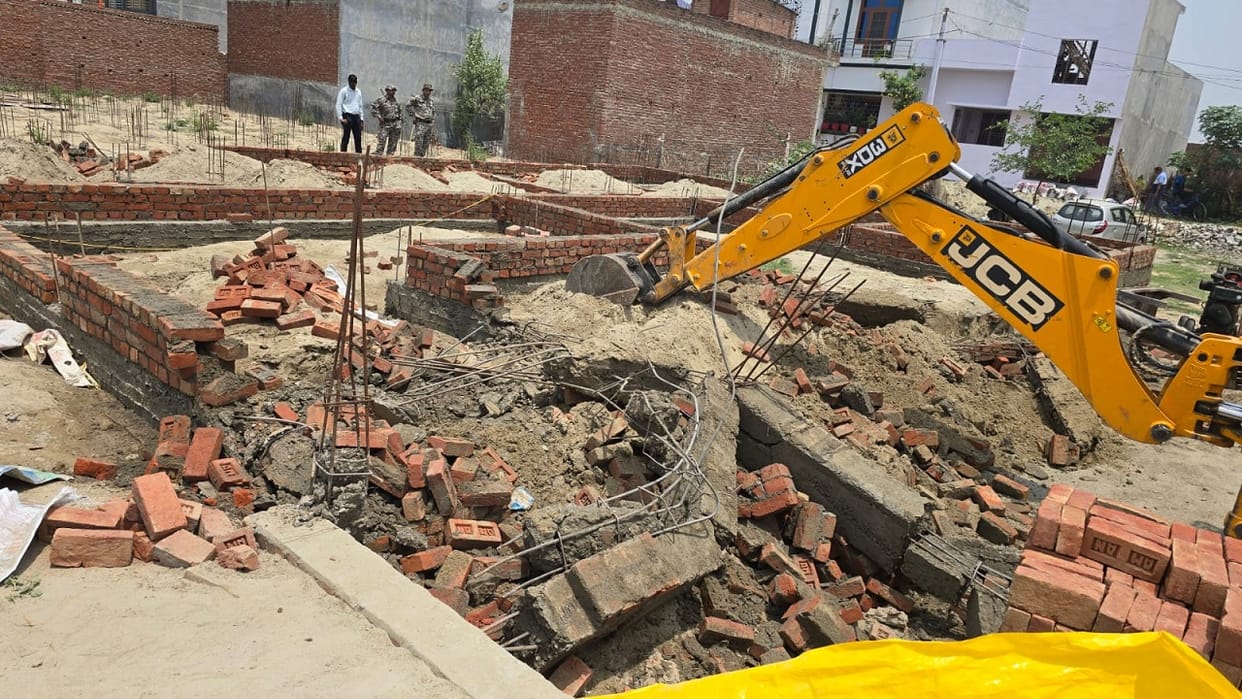 BDA bulldozer again ran on illegal construction in Bareilly