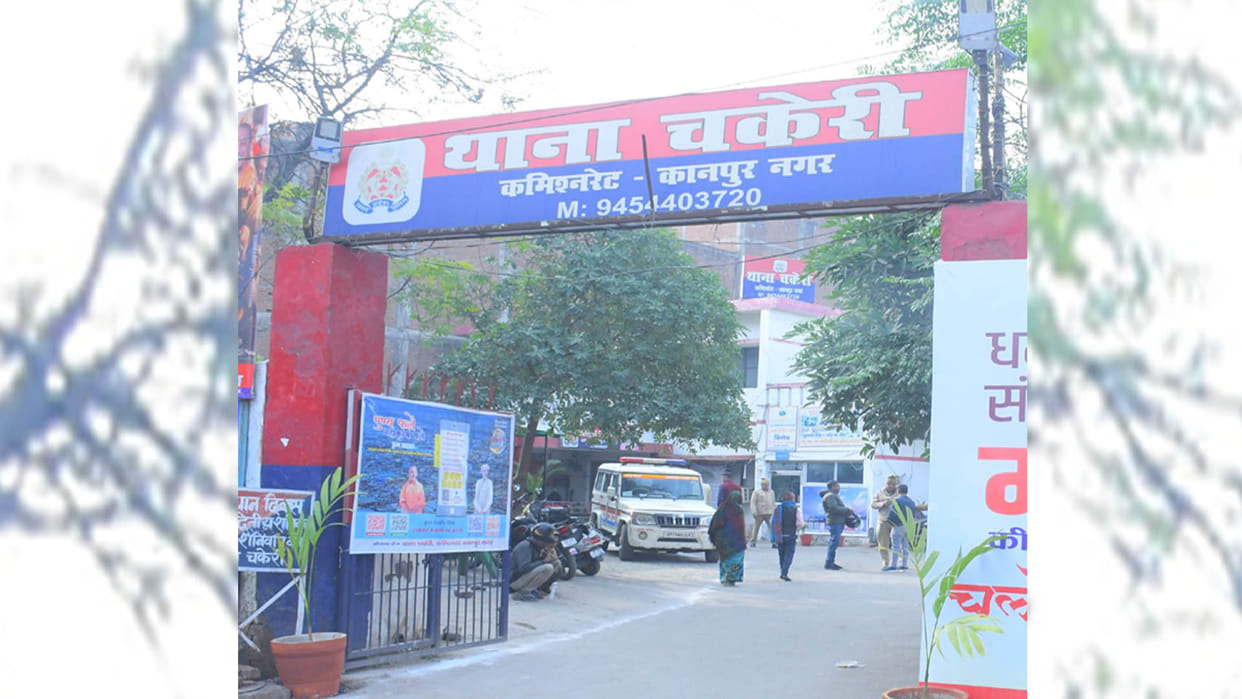 Theft worth lakhs of rupees 200 meters from Chakeri Chowki, a cunning man caught on CCTV camera