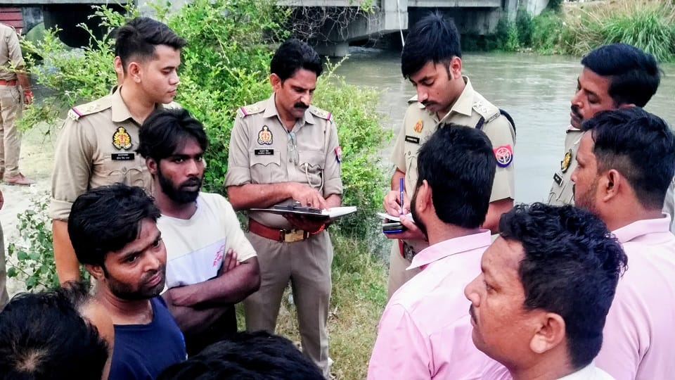 Meerut: Five youths from Bhusa Mandi and Mahtab were washed away while bathing in Ganganahar, three were saved