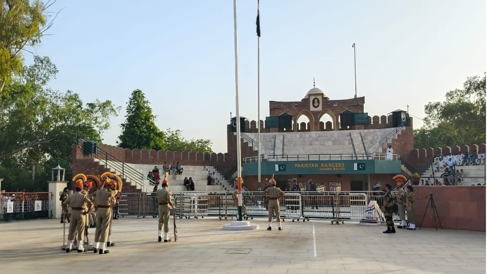 Retreat ceremony at Hussainiwala and Attari border see video