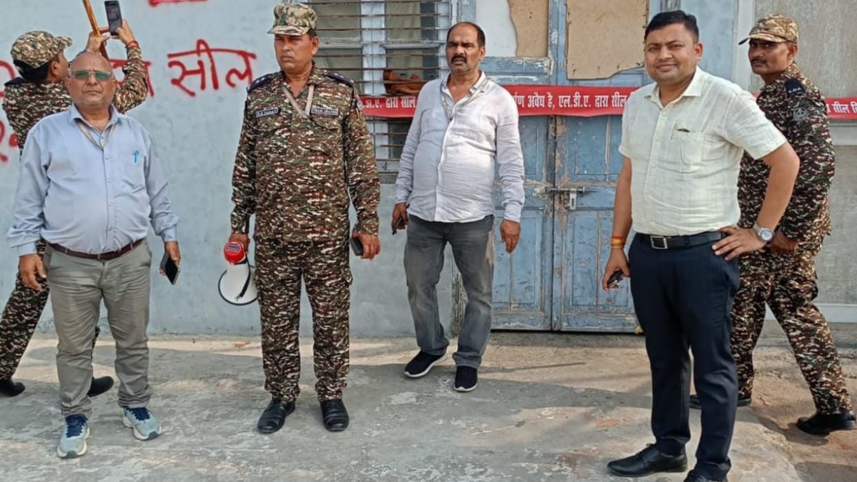 LDA takes strict action after massive fire seals illegal floor Mohan Hotel Lucknow gives ultimatum demolish