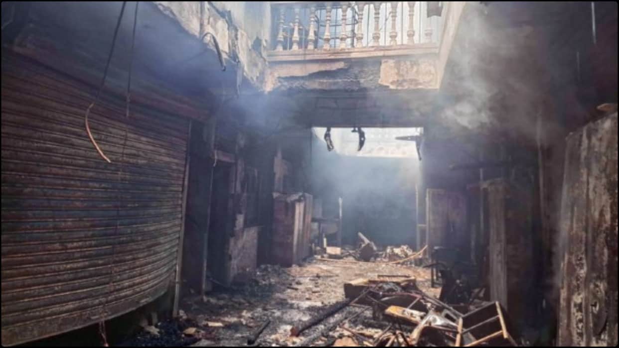 Pakistan: Sindh minister's home burnt after two protesters killed, News in Hindi