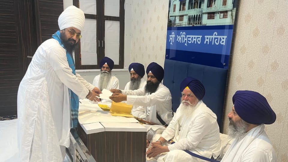 Meeting of five Singh Sahibs at Sri Akal Takht Sahib Ranjit Singh Dhadrianwale