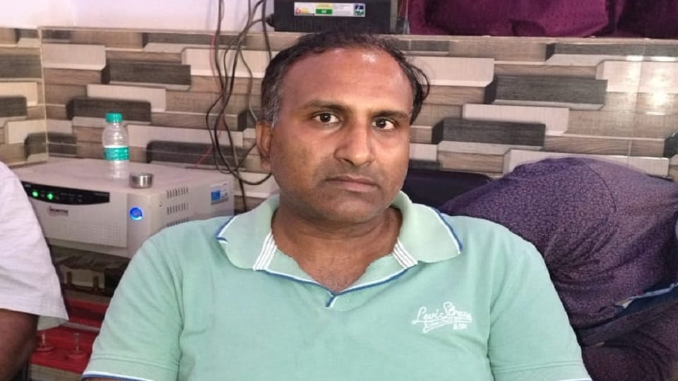 Meerut: Housing development junior assistant arrested for taking bribe of Rs 15,000, know how he got trapped