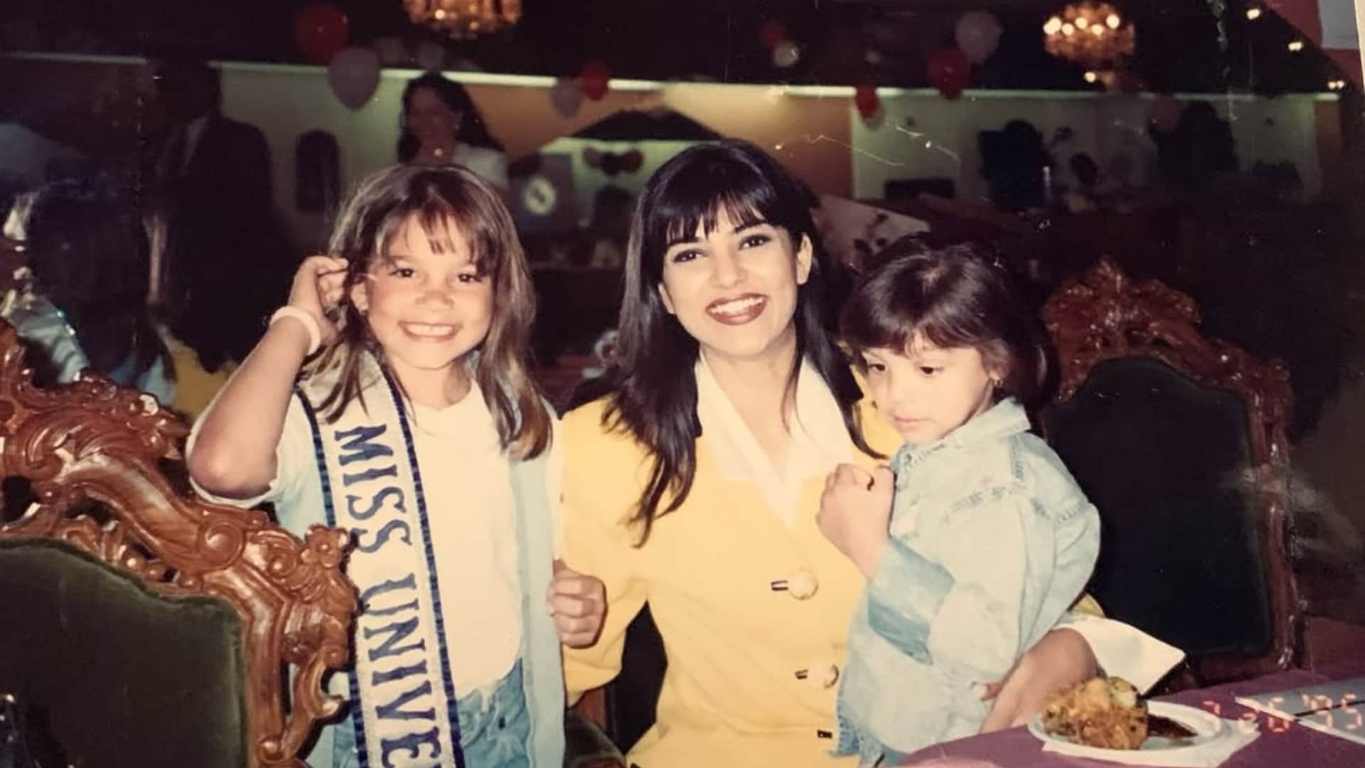 Sushmita Sen Celebrates 31 Years Historic Miss Universe Win Throwback PIC 18yr old indian girl to the Universe