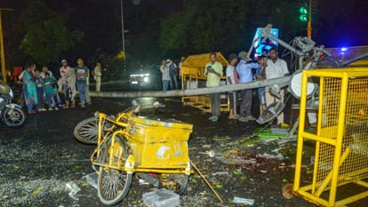 After heavy power supply disrupted in many areas storm and rain in Delhi-NCR