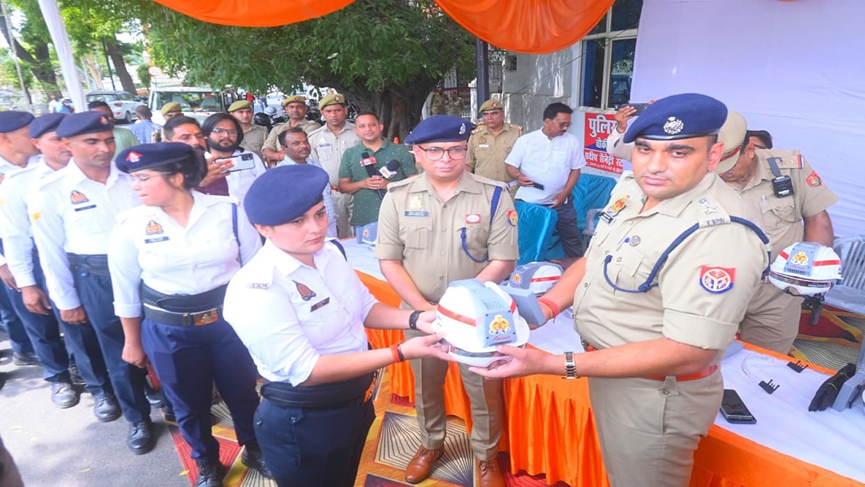AC helmets distributed to traffic policemen in Bareilly