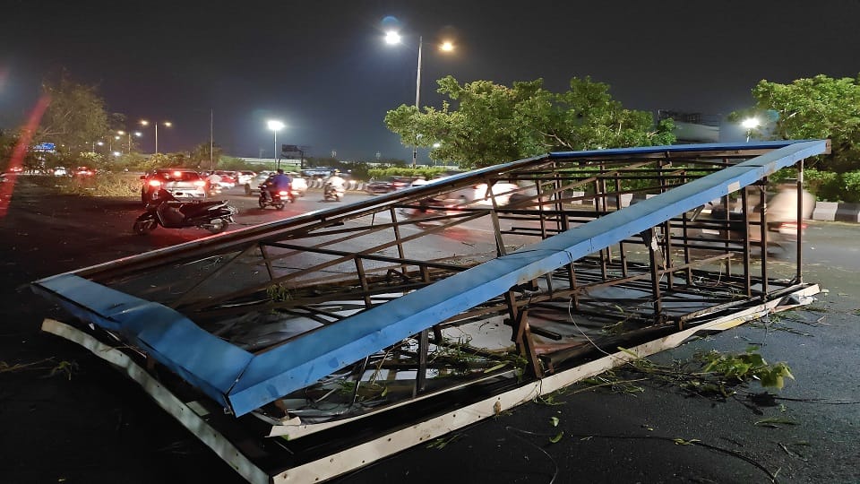 Delhi NCR Weather: Hailstorm with rain and storm... Power out roads jammed, trees and poles fell; seven dea