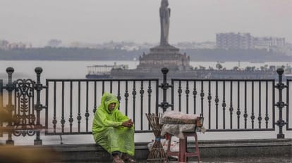Weather Updates IMD Monsoon forecast Rain in Karnataka Maharashtra Delhi NCR temperature and mausam hindi news