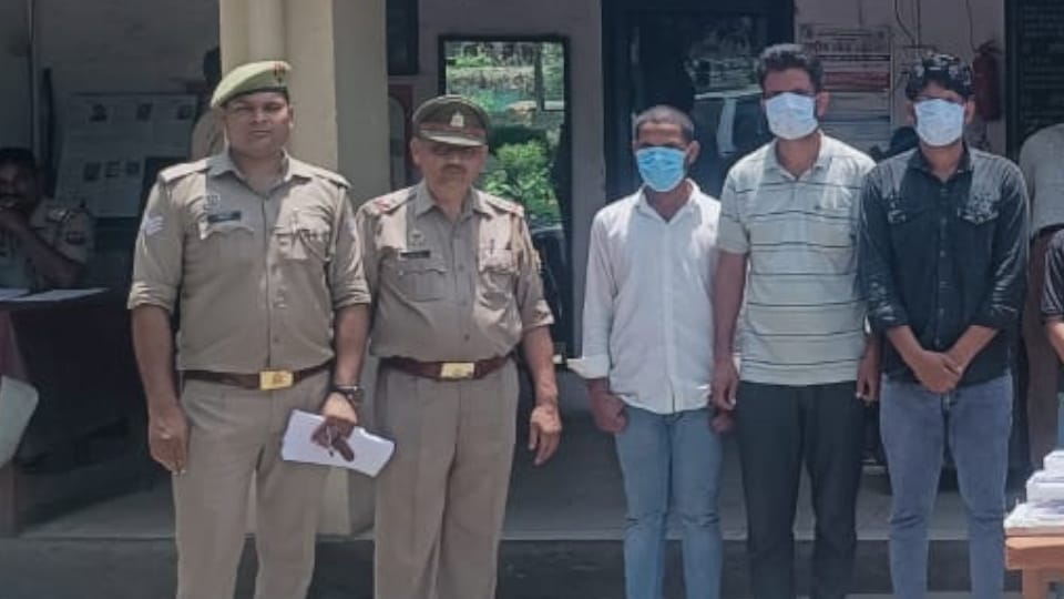 brothel racket in hotel of sister of ruling party leader Ten arrested including seven women in bareilly