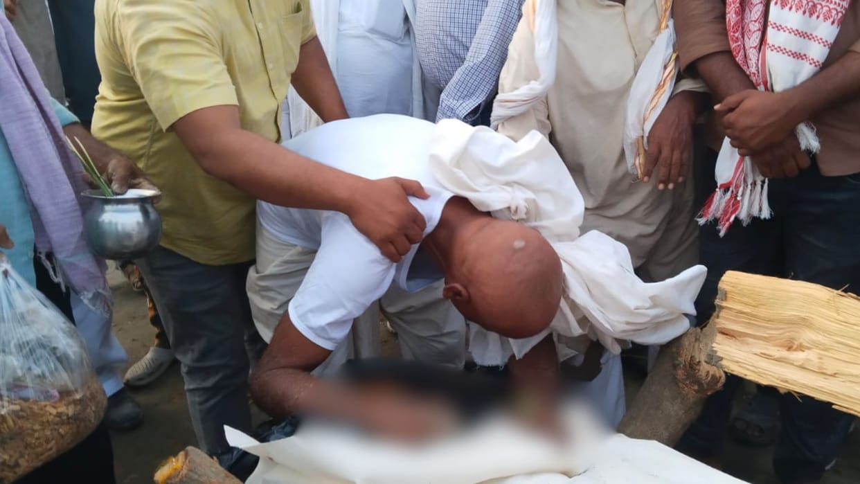 mourning in the houses even on second day after death of four people due to electric shock in Ghazipur