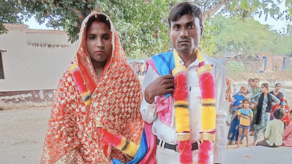 Budaun News Bride Runs Away Next Morning with Cash and Jewelry After 1.5 Lakh Marriage Deal