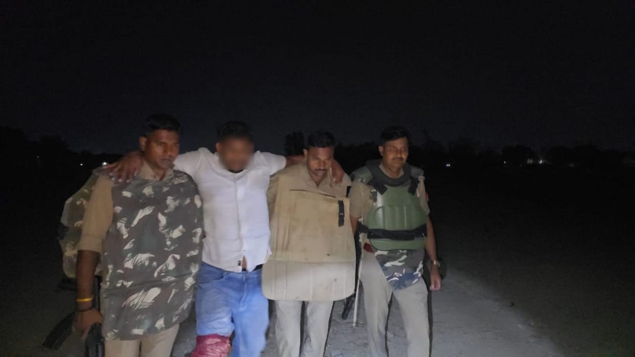 Police encounter with district banned criminal history sheeter Arun Sonkar injured illegal pistol recovered