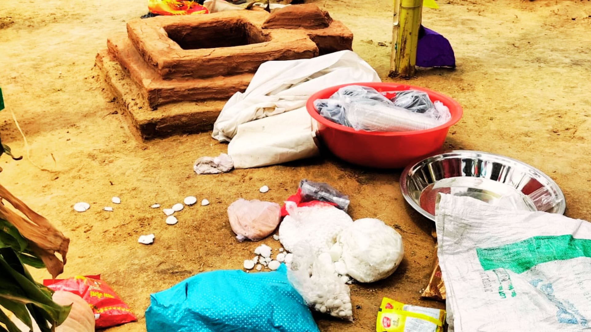 mourning in the houses even on second day after death of four people due to electric shock in Ghazipur