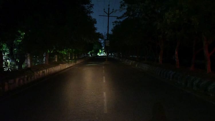 Delhi: अंधेरे में डूबे पूर्वी दिल्ली के इलाके, महिलाओं की सुरक्षा पर उठे सवाल, पुलिस गश्त की कमी से लोग परेशान