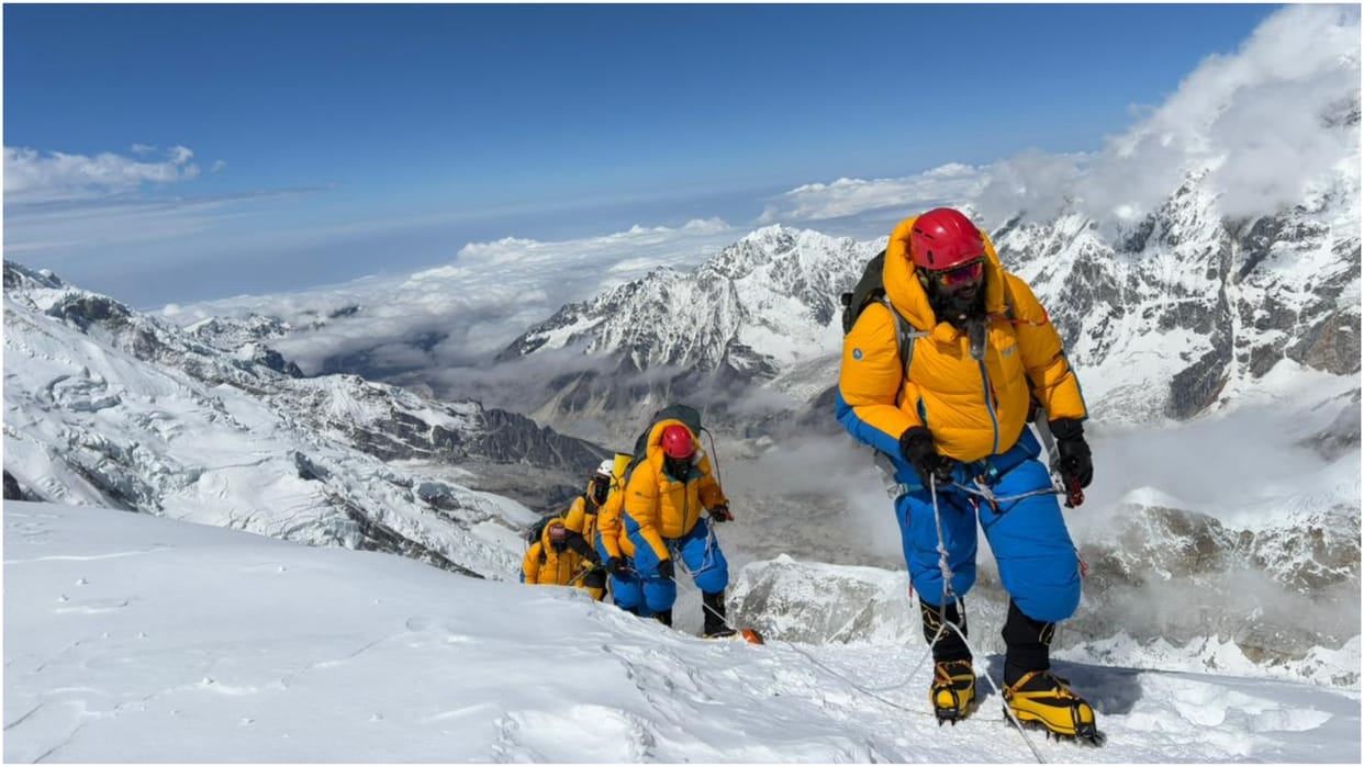 NIMAS Team achieves peak of Mt. Kanchenjunga Har Shikhar Tiranga Col. Ranveer Singh Jamwal news