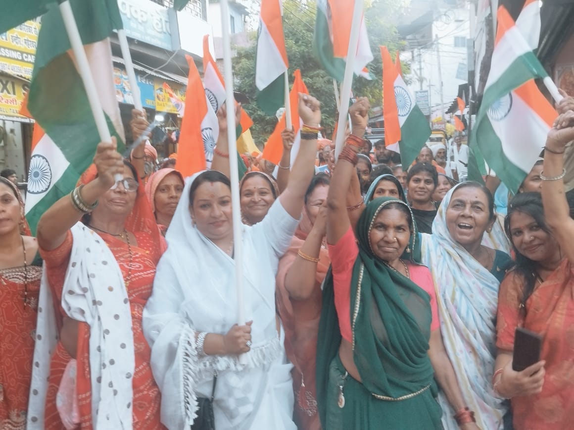 A grand tricolor procession was taken out to celebrate the success of Operation Sindoor in Omkareshwar