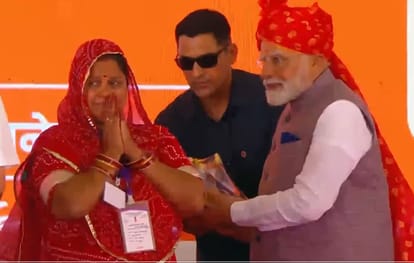 Who is Sumitra Devi Sen from Bikaner PM Modi Touched Her Feet During Rajasthan Rally