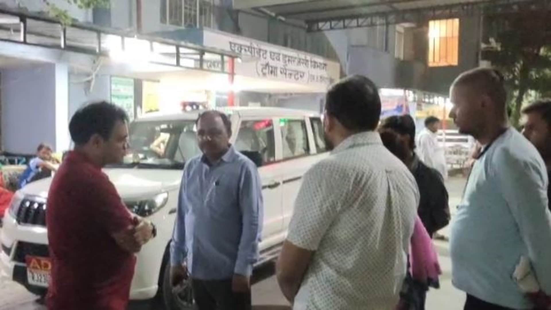 मासूम के हाल जानने अस्पताल पहुंचे अधिकारी