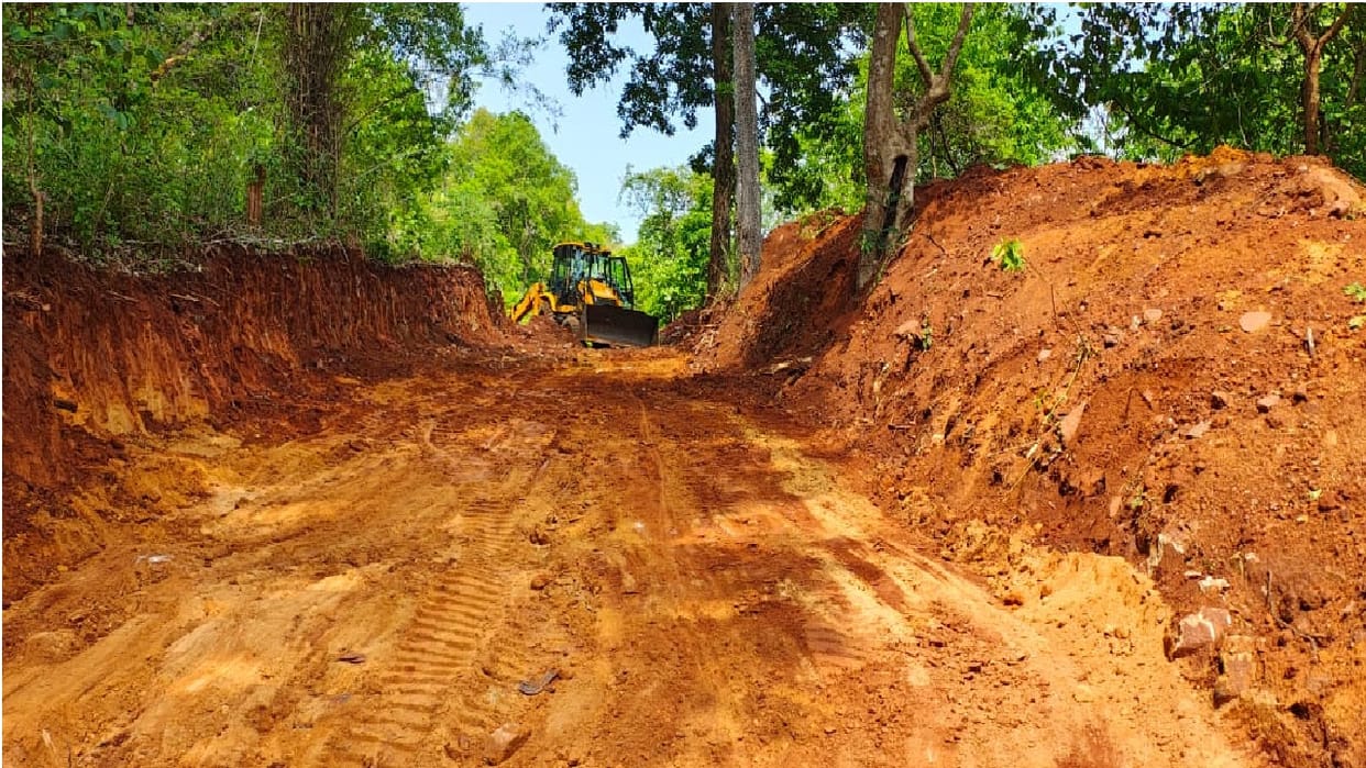 Hard work of villagers in Bijapur has paid off a road will be built in Keshkuttul