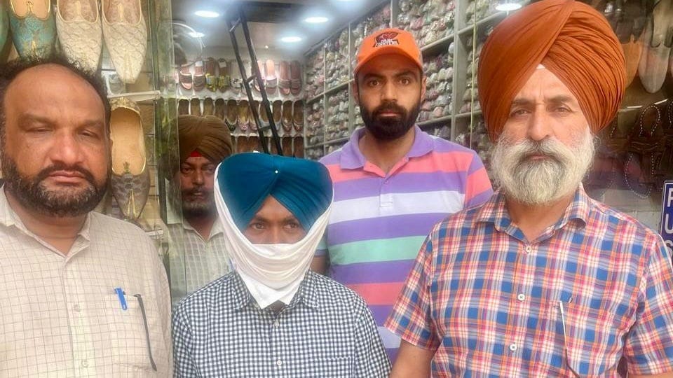 Vigilance arrested superintendent of Punbus in Chandigarh while taking bribe