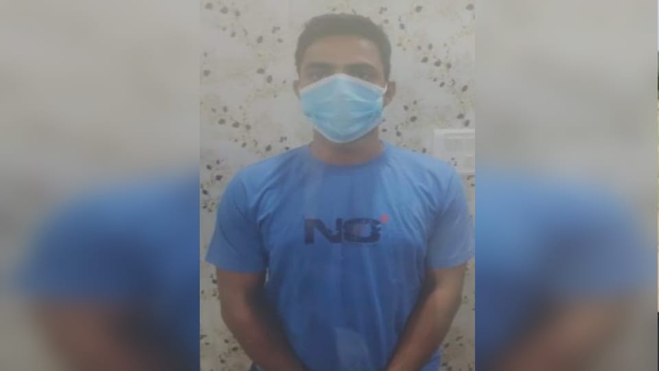 Meerut Daroga Caught Taking Bribe, Army Man Traps Him Red-Handed