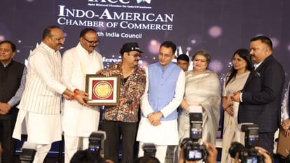 Those who made outstanding contributions in various fields were honored in seminar held in Lucknow