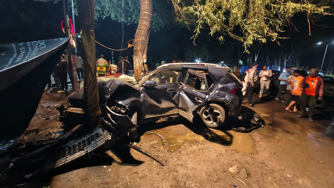 Bhopal Road Accident Car collided with tree three friends died and one injured