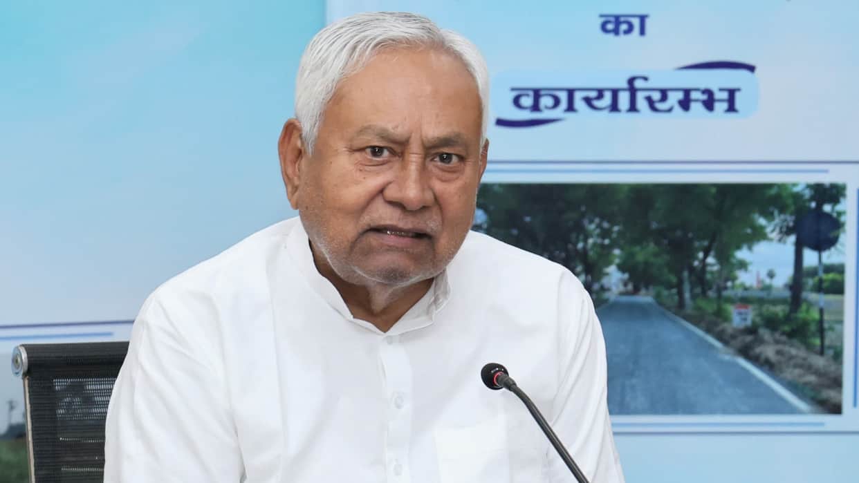 Bihar : Eleven people from Bihar died in West Bengal CM Nitish Kumar expressed grief road accident news