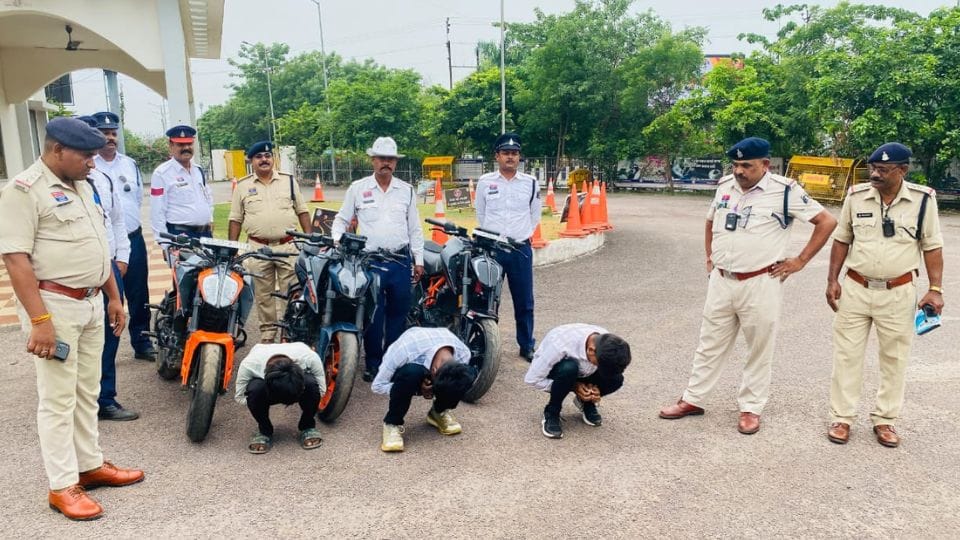 बाइकर्स के खिलाफ कार्रवाई