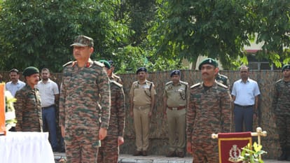 Tribute paid to brave soldier Gaykar Sandeep Pandurang in wreath-laying ceremony
