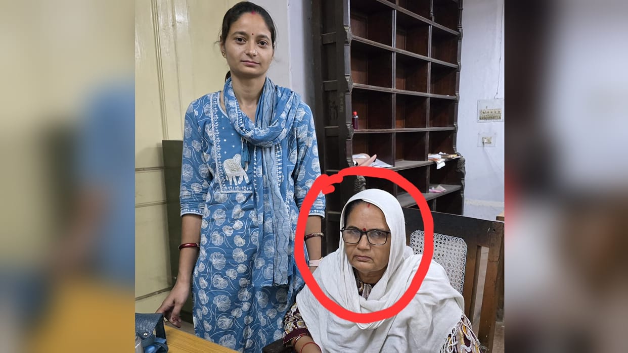 CDPO office supervisor caught red handed taking bribe, arrested by Prayagraj Vigilance