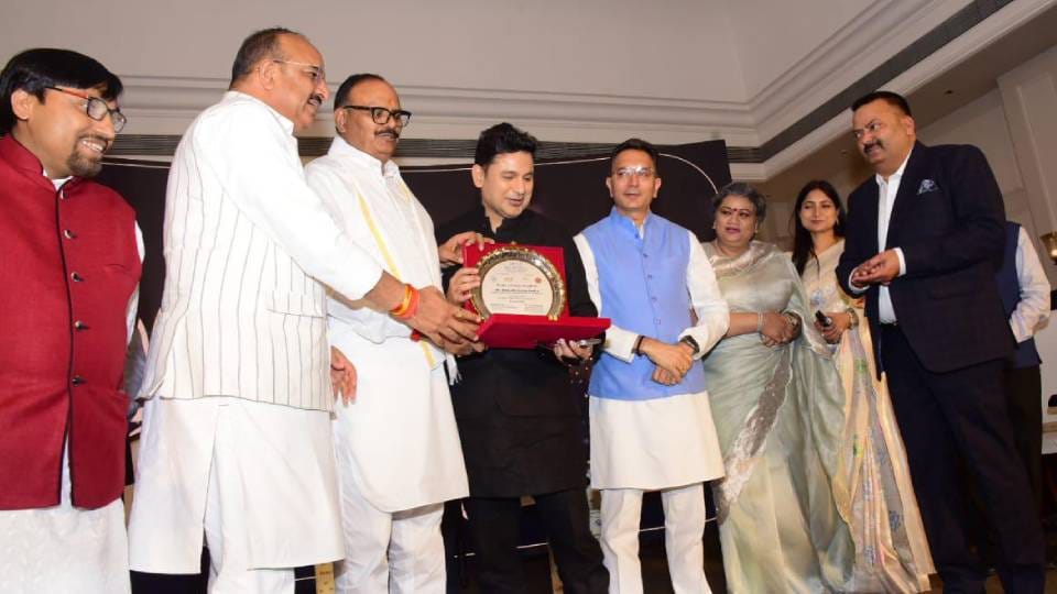 Those who made outstanding contributions in various fields were honored in seminar held in Lucknow