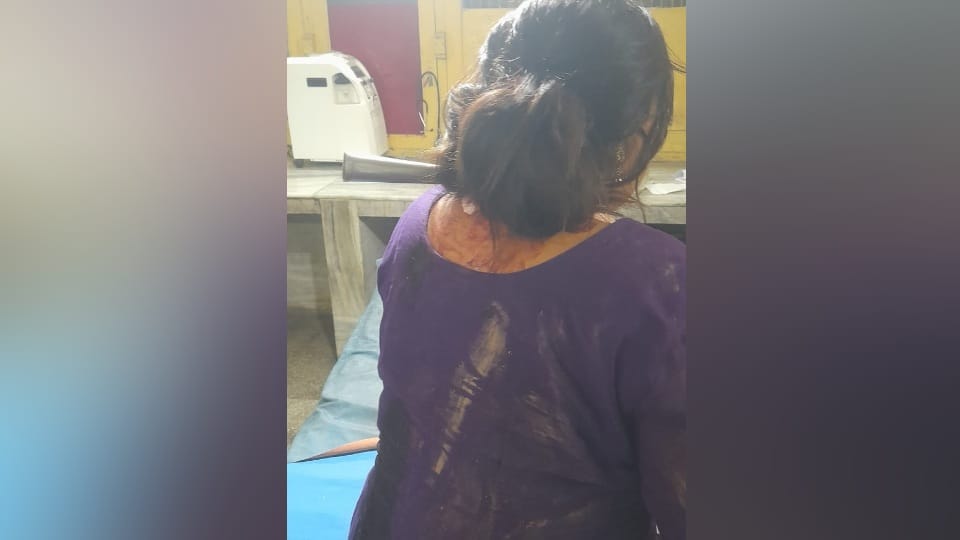 Husband attack with knife on his wife in Khanna