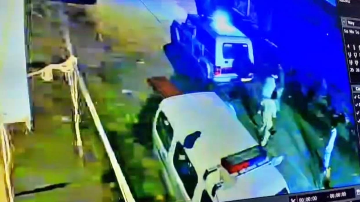 Hajipur: Dial 112 police accused of hooliganism tea vendor beaten for asking for money of goods video surfaced