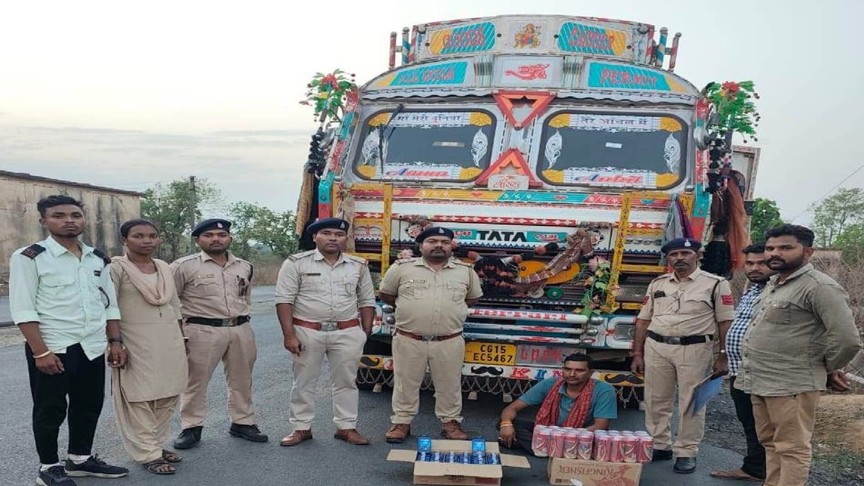Liquor labelled as Uttar Pradesh model sold in Chhattisgarh, truck full of illegal foreign liquor also seized