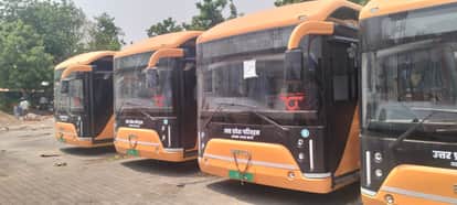 Electric Buses Banned from Parking on Footpaths for Charging on Fatehabad Road in Agra