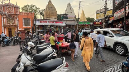 One month after the Pahalgam attack, less crowd is seen from Raghunath Bazaar to Amar Mahal