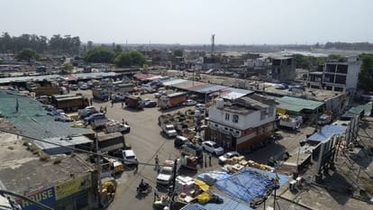 One month after the Pahalgam attack, less crowd is seen from Raghunath Bazaar to Amar Mahal