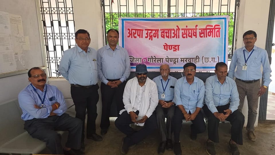कलेक्टर को सौंपा ज्ञापन