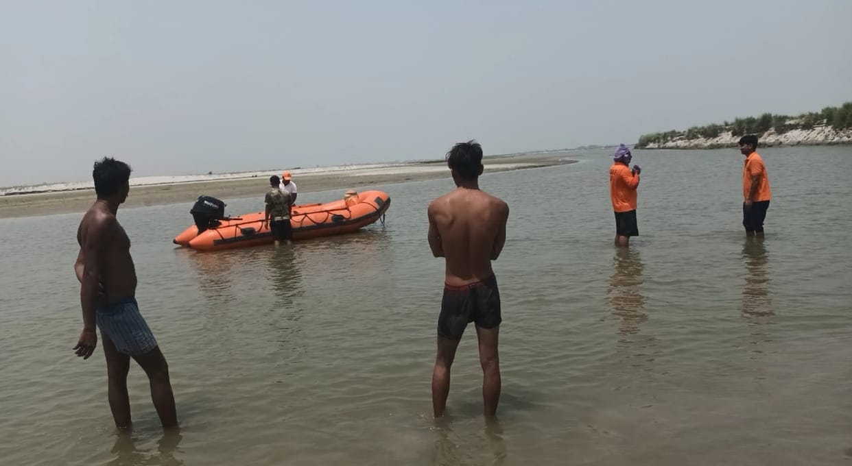 Farrukhabad No trace of boy who drowned in Ganga six children drowned while bathing five were rescued safely