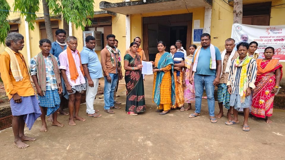 Villagers united to close mine houses are being damaged due to the blasting happening every day villagers are