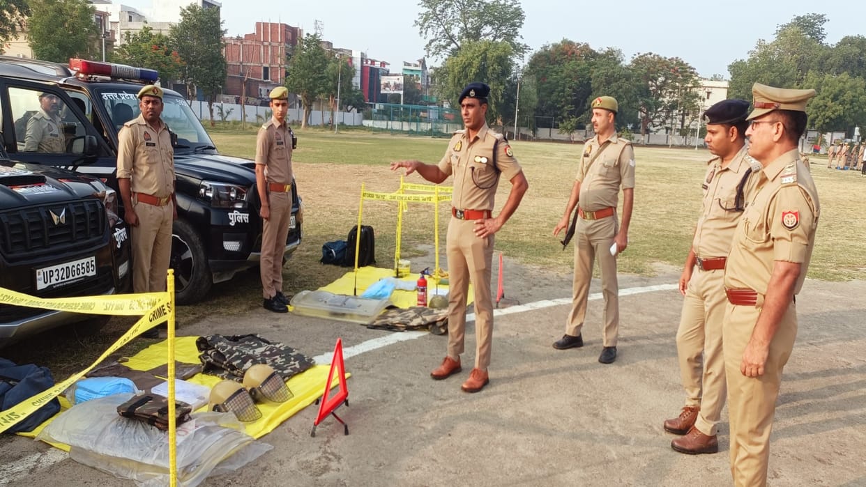 Pratapgarh SP made the policemen run to stay physically fit, monitored them with a drone