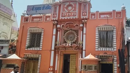 One month after the Pahalgam attack, less crowd is seen from Raghunath Bazaar to Amar Mahal